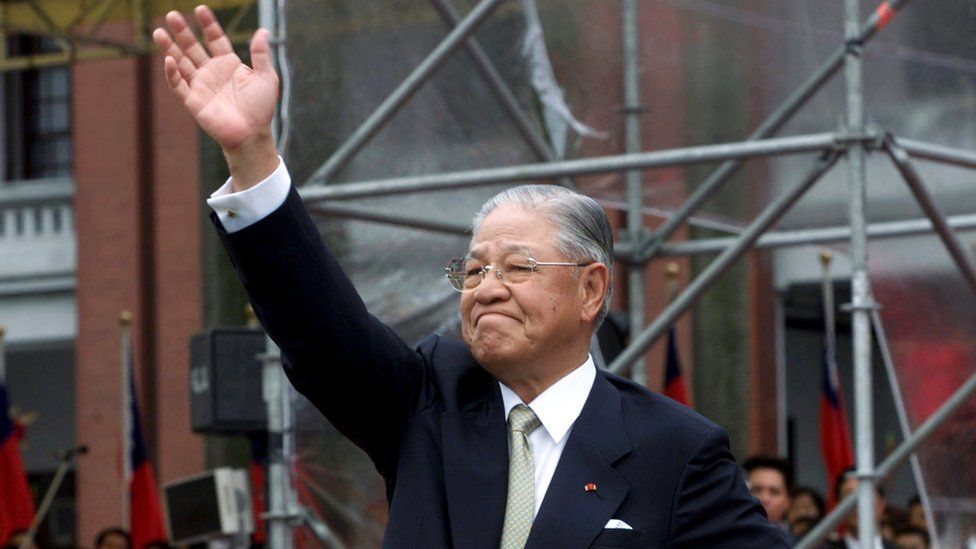 Lee Teng-hui: Taiwan's 'father of democracy' dies - BBC News