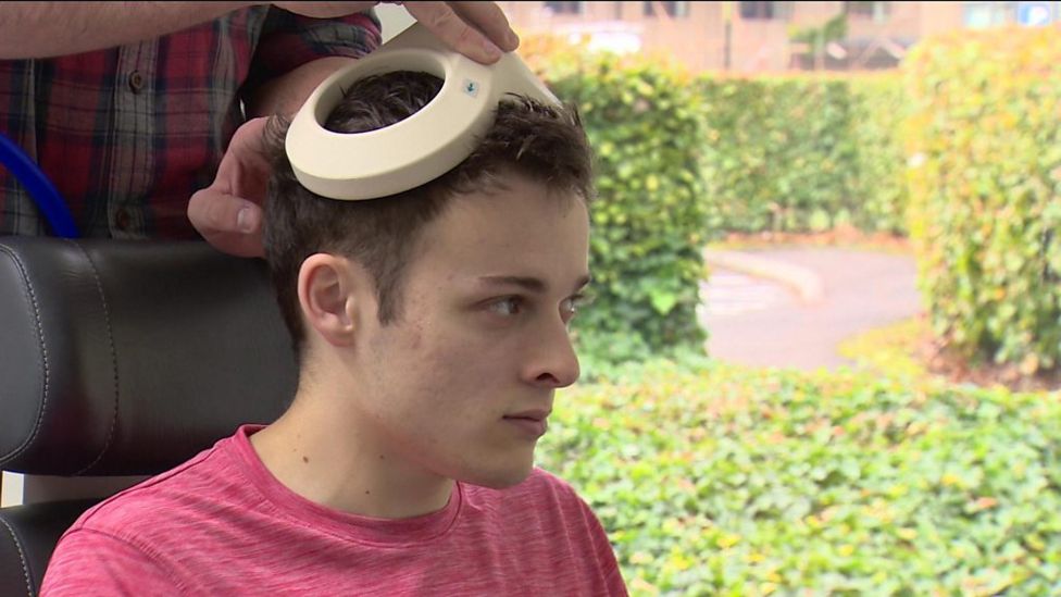 Football headers 'linked to brain damage' BBC News