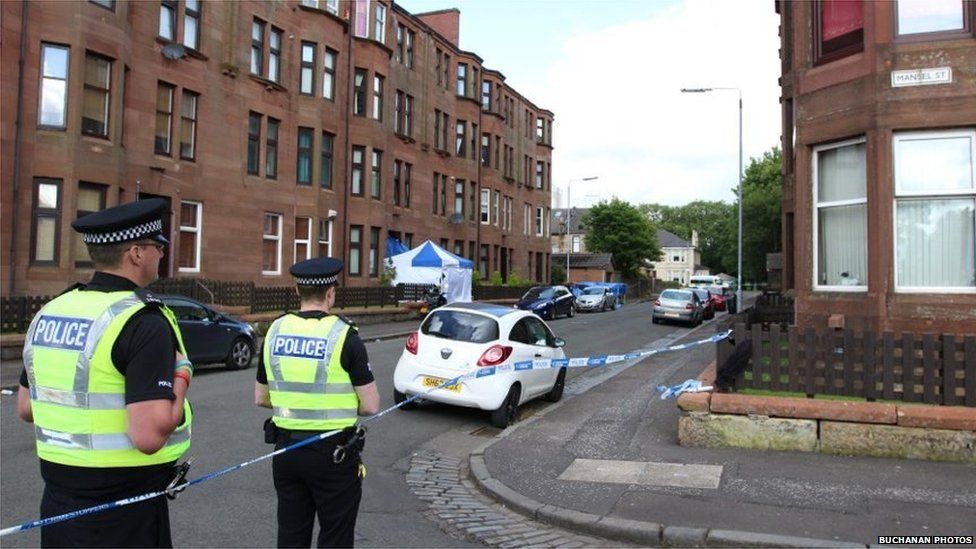 Murder Hunt After Man Dies In Glasgow Street Attack - BBC News