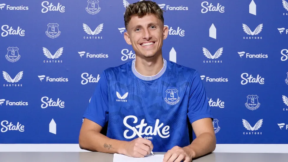 Everton Secures Napoli Midfielder Lindstrom on Loan.