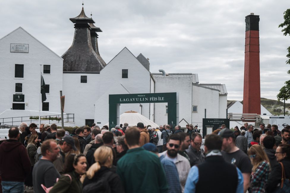 Islay whisky festival warning over 'inexcusable' ferry disruption BBC Islay Whisky Festival 2025