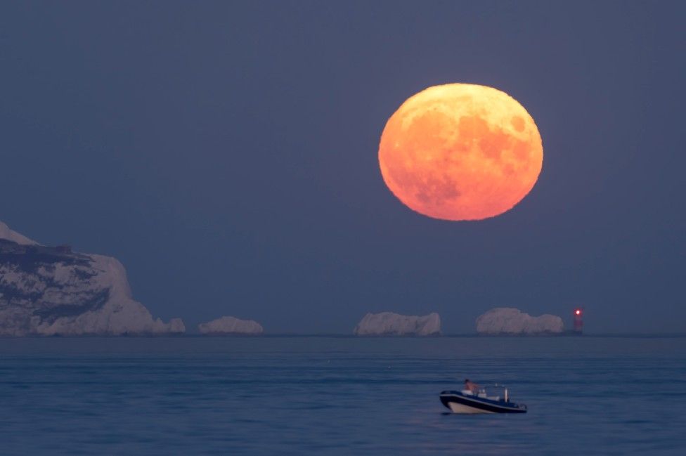 Sturgeon Moon Photographers in England capture full Moon pictures