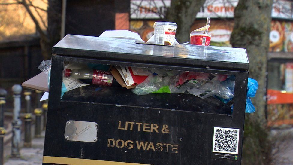 Overflowing rubbish bin in Glasgow