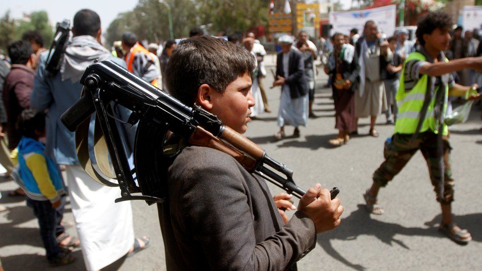 A boy holds a rifle at a rally in support of the rebel Houthi movement in Sanaa, Yemen (2 April 2020)