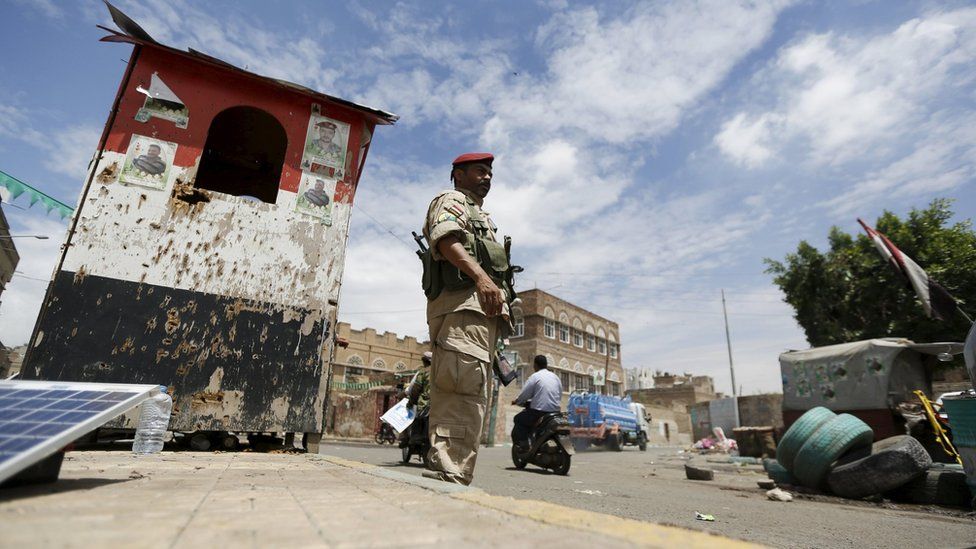 Pro-Houthi security checkpoint in Sanaa, Yemen (18 April 2016)