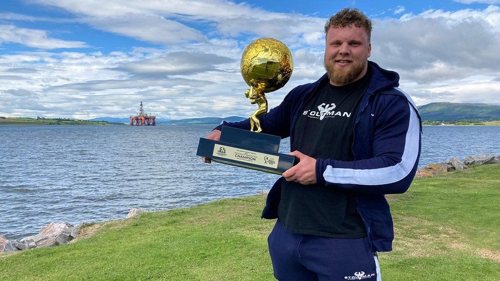 Scot Tom Stoltman retains World's Strongest Man title - BBC News