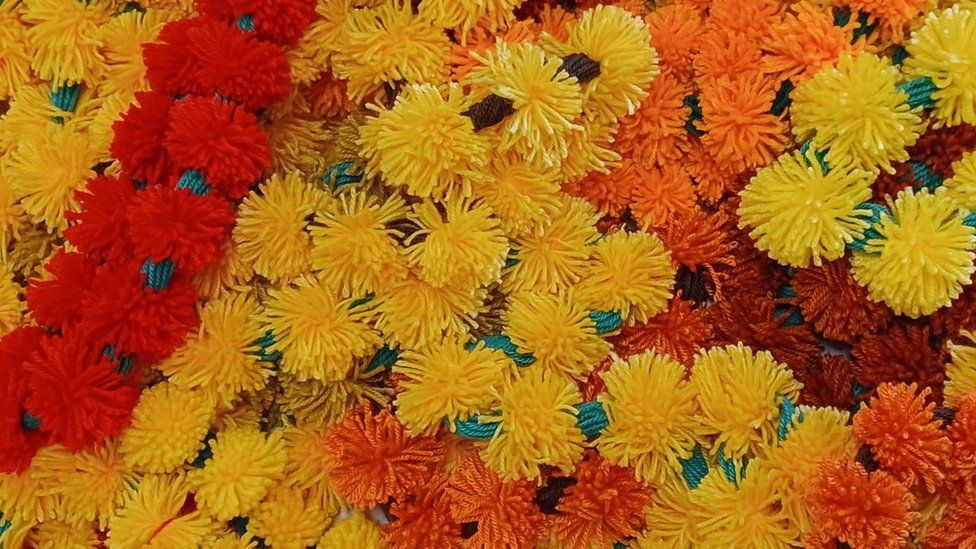 Yarn marigolds