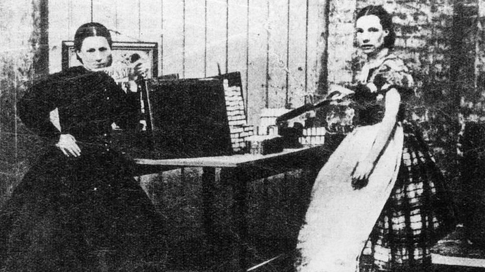 Blue plaque for east London match workers who stood up for their rights