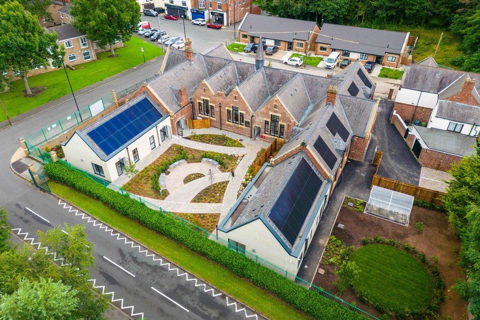 Washington Old School turned into housing for vulnerable adults - BBC News