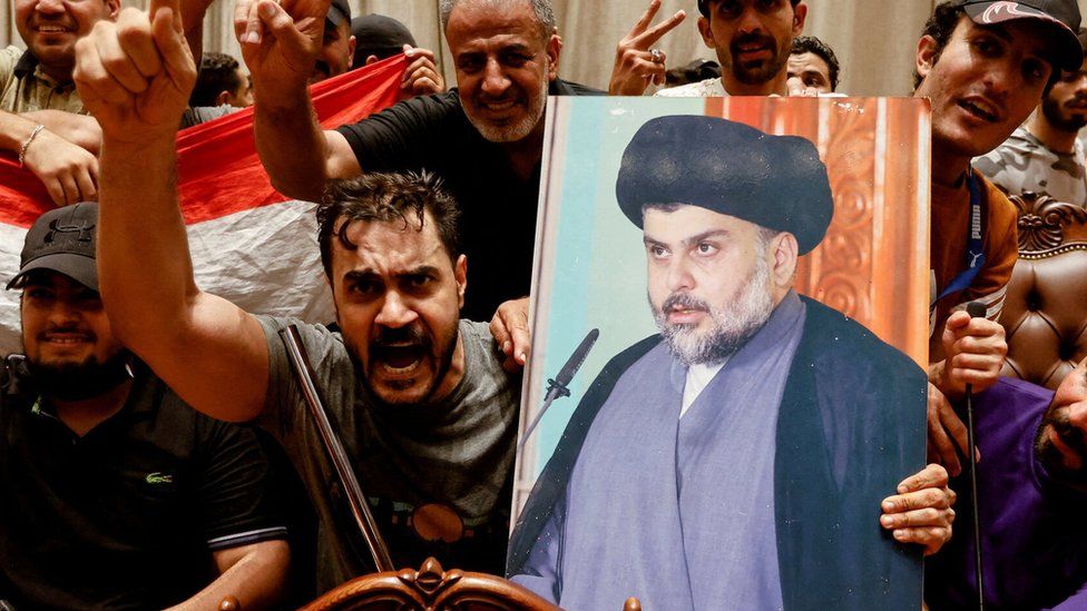 Supporters of Moqtada al-Sadr with his portrait inside parliament (27/07/22)