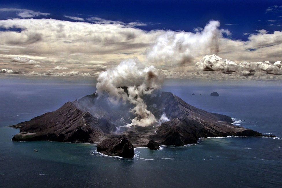 new zealand volcano tour eruption