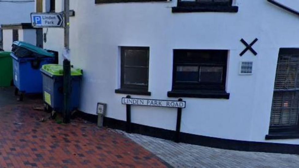 Tunbridge Wells Fire crews tackle flats blaze BBC News