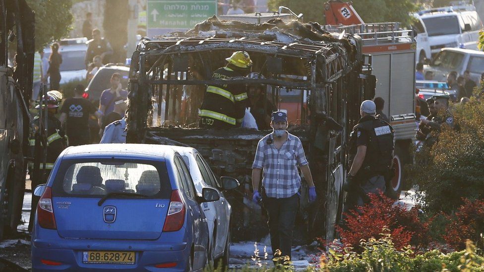 Aftermath of bomb blast on board bus in Jerusalem (18 April 2016)