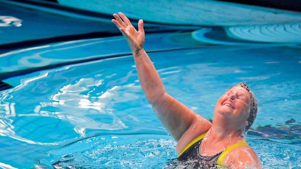 Leeds synchronised swimmer, 79, wins gold medal BBC News