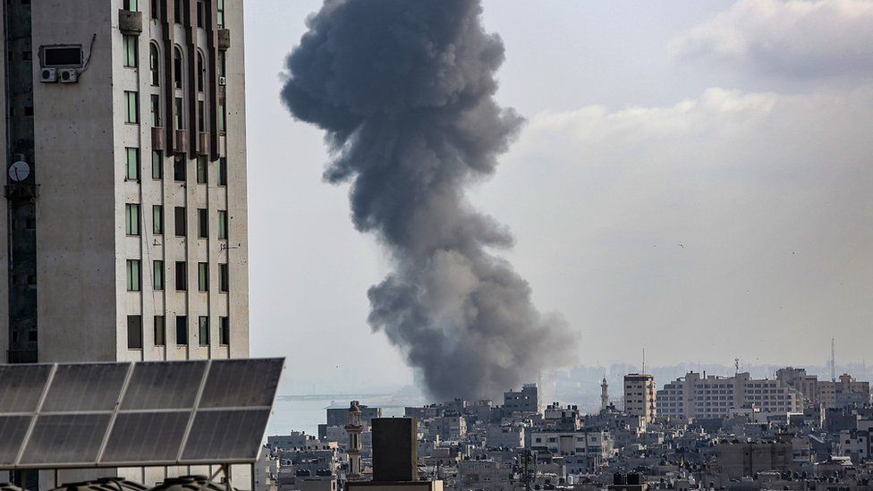 Smoke rises in northern Gaza after an Israeli air strike, 20 May 2021.