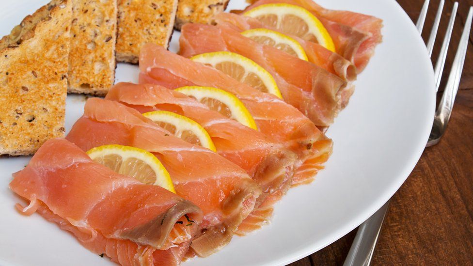 Smoked salmon and lemon on a plate with toast