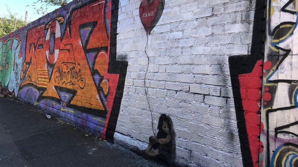 Graffiti thought to belong to Banksy