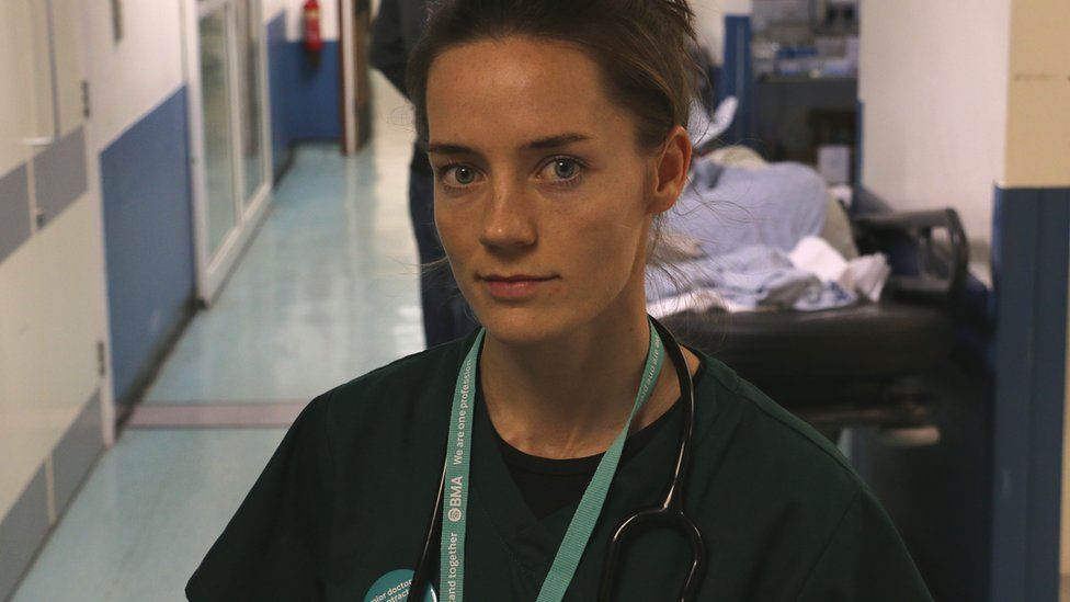 A shift in the life of a junior doctor in an A E department BBC News