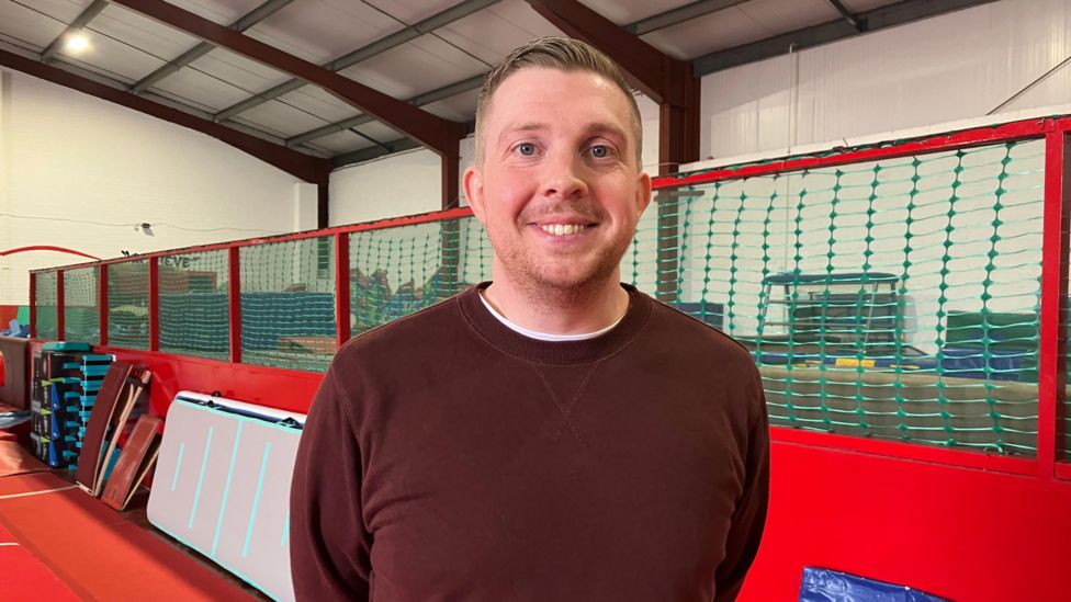 Derry: People with disabilities showcase wrestling skills - BBC News