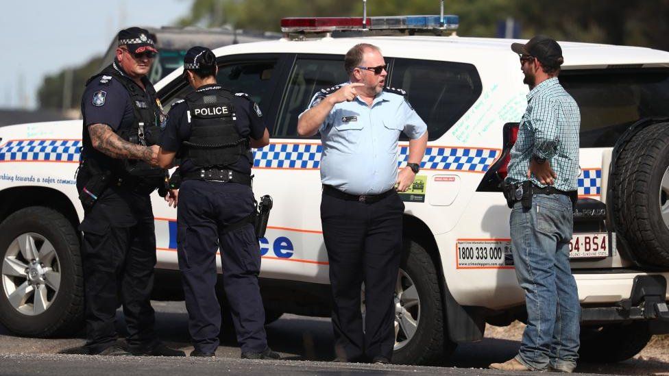 Полиция работает рядом с местом происшествия в Виамбилле, Квинсленд, Австралия, в понедельник