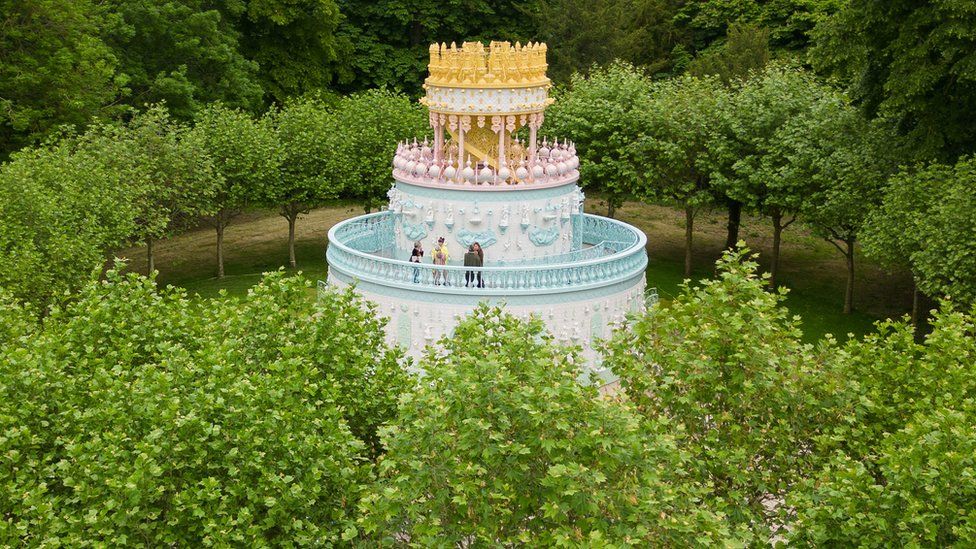 Waddesdon Manor's wedding cake sculpture opening for tours - BBC News