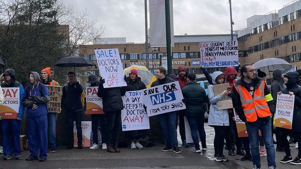 Junior doctors strike East Midlands doctors join national walkout