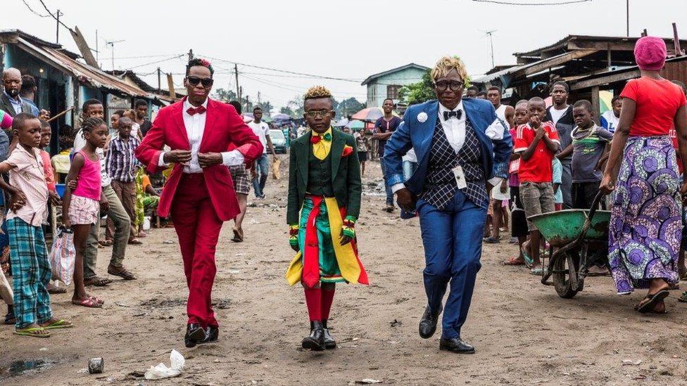 Congo's sapeurs pass their style on to a new generation - BBC News