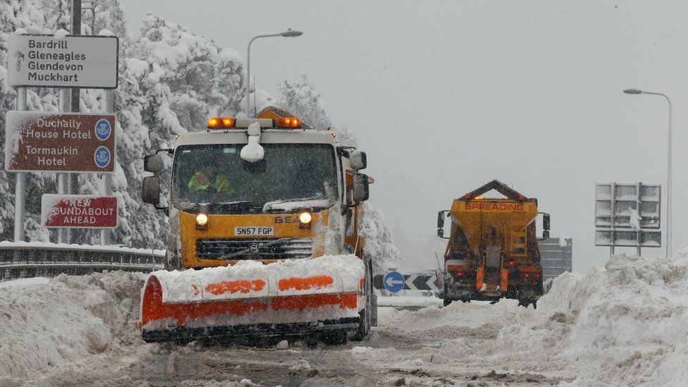 Gritters on the A9