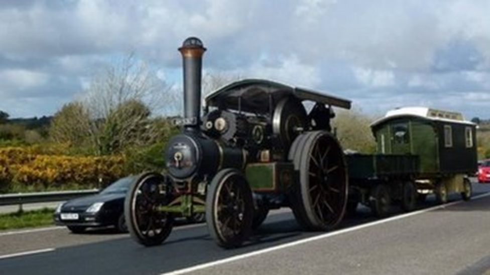 Thousands attend Great Dorset Steam Fair BBC News