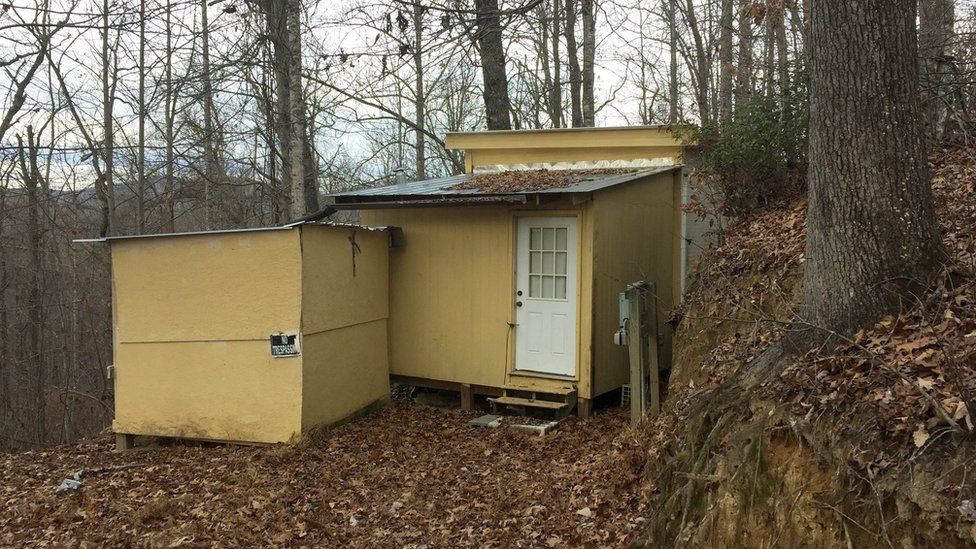 A small shack with no electricity or running water where Planned Parenthood clinic shooting suspect Robert Lewis Dear spent time, is shown Saturday, Nov. 28, 2015,