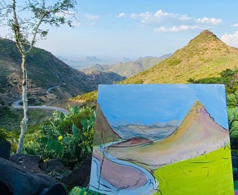 Картина Нуджум Хаши с изображением гор на фоне вида