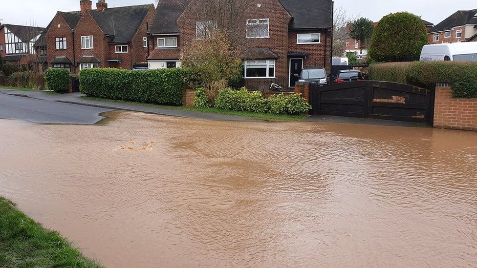 Hucknall residents trapped by floods for third weekend - BBC News