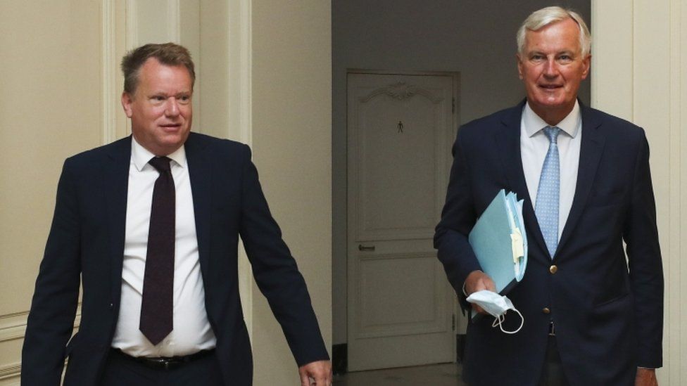 David Frost (L) and Michel Barnier