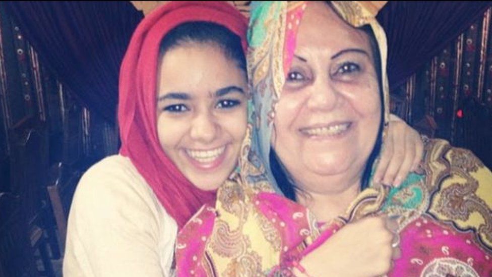 Azhaar Sholgami and her grandma Alaweya Reshwan