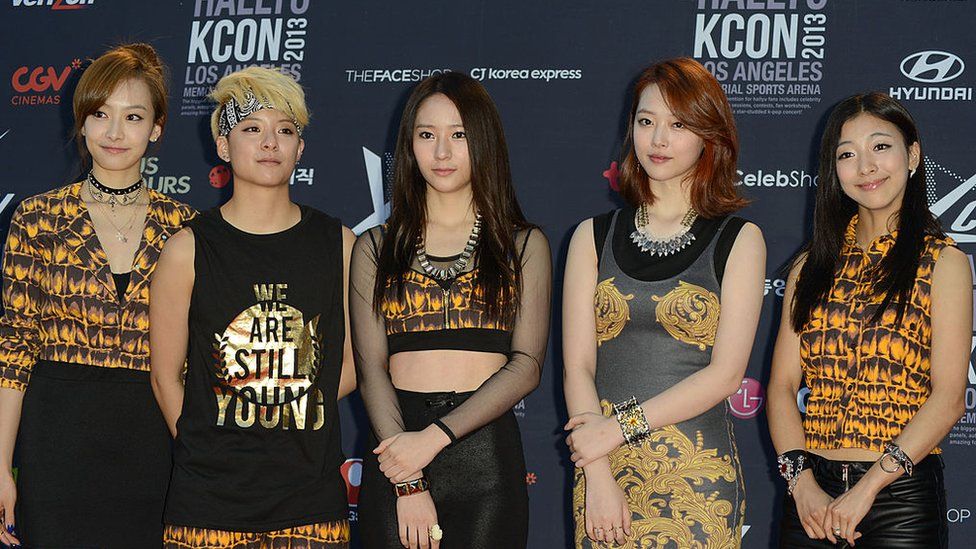 (L-R) Victoria Song, Amber Liu, Krystal Jung, Sulli and Luna from girl group F(x) arrive to KCON 2013