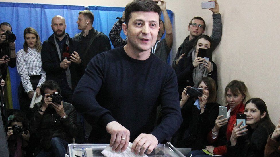 Volodymyr Zelensky votes
