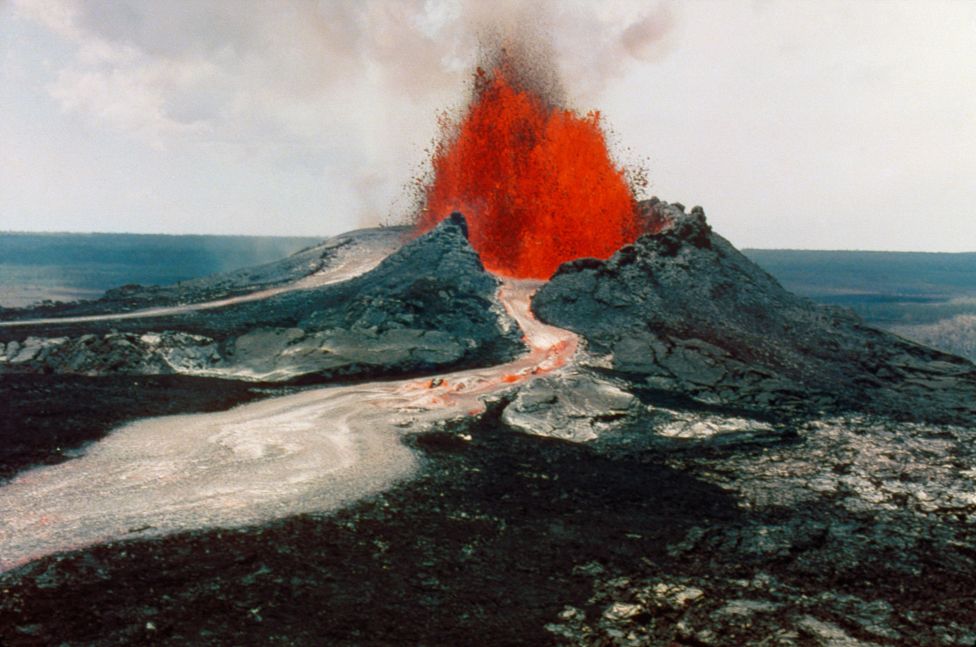 The east rift spatter cone of Kilauea, during a dual eruption of the Mauna Loa and Kilauea volcanos on the island of Hawaii, 30 March 1984.