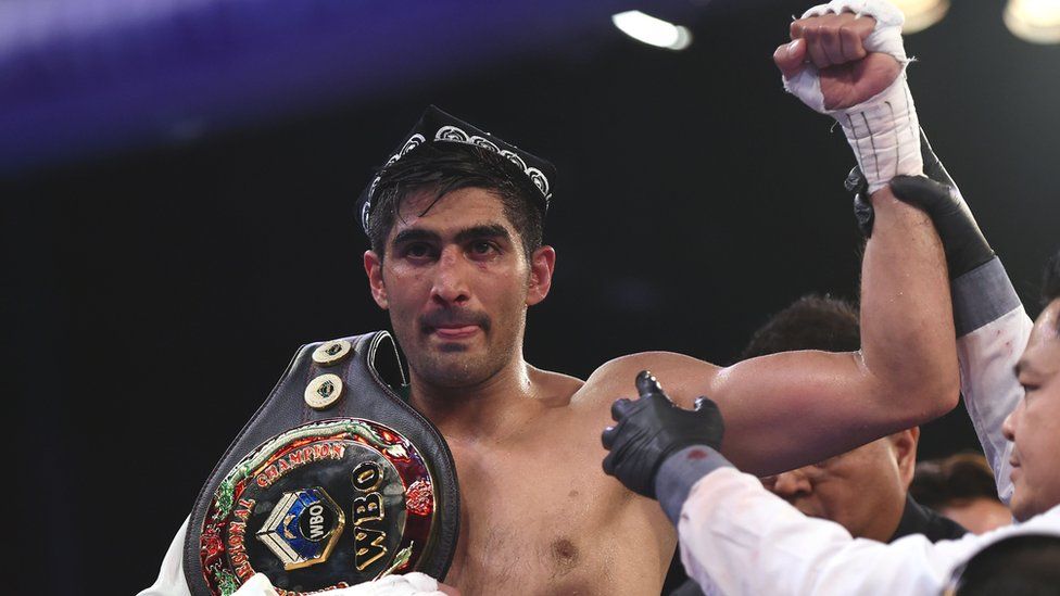 Indian boxer and WBO Asia-Pacific Super Middleweight champion Vijender Singh celebrates after defeating China's Zulpikar Maimaitiali in Mumbai on 5 August 2017.