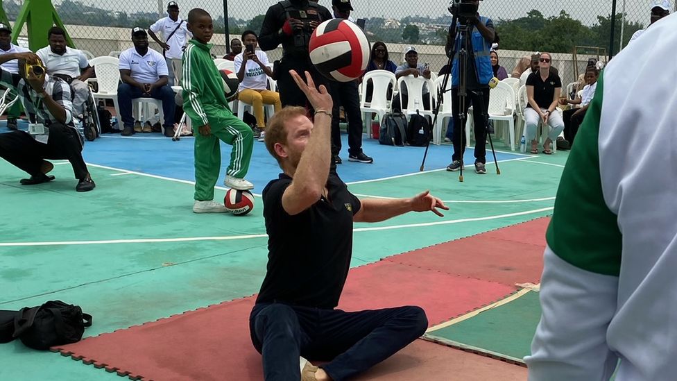 Harry playing sit-down volleybal