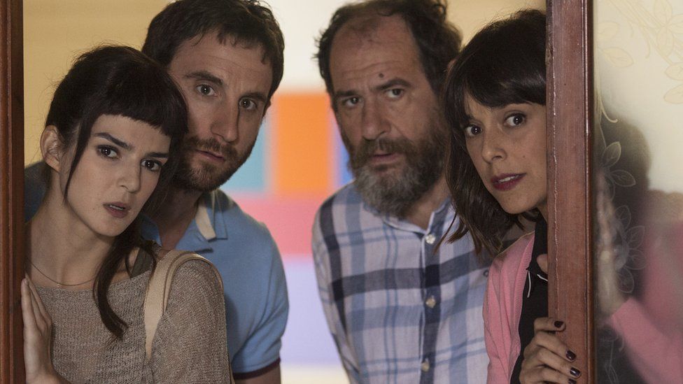 Spanish film pokes fun at Catalan independence crisis - BBC News
