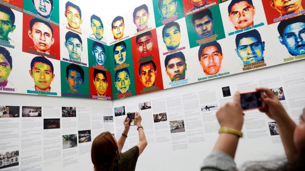 marmelade ring Kommunikationsnetværk Ai Weiwei unveils Lego portraits of missing Mexico students - BBC News