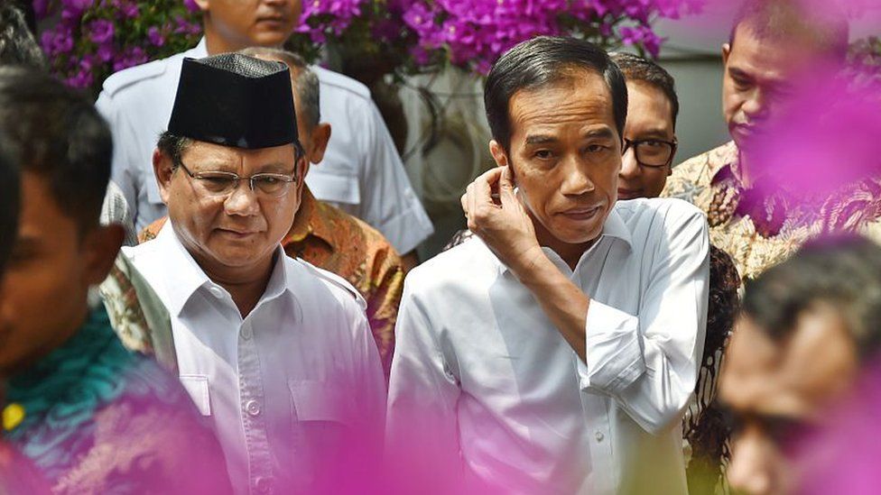 Joko Widodo (C) and Prabowo Subianto (L) in 2014