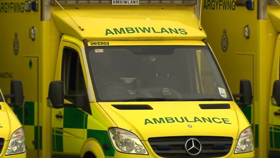 92-year-old Wrexham woman in 'two-hour' ambulance wait - BBC News