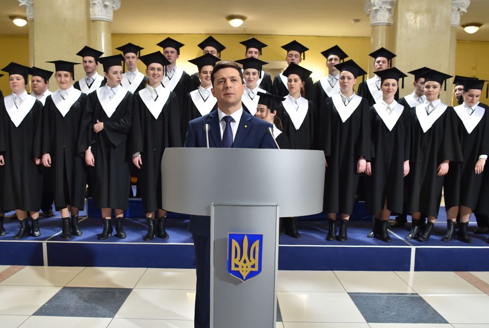 Zelensky shoots a scene for a new series of Servant of the People