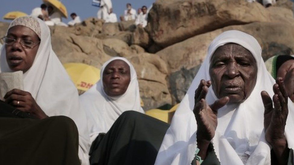 Sudanese women pray on a rocky hill known as Mountain of Mercy, on the Plain of Arafat (11 September 2016)