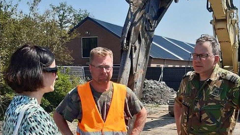 Czech ambassador (L) with salvage workers, 3 Jun 21
