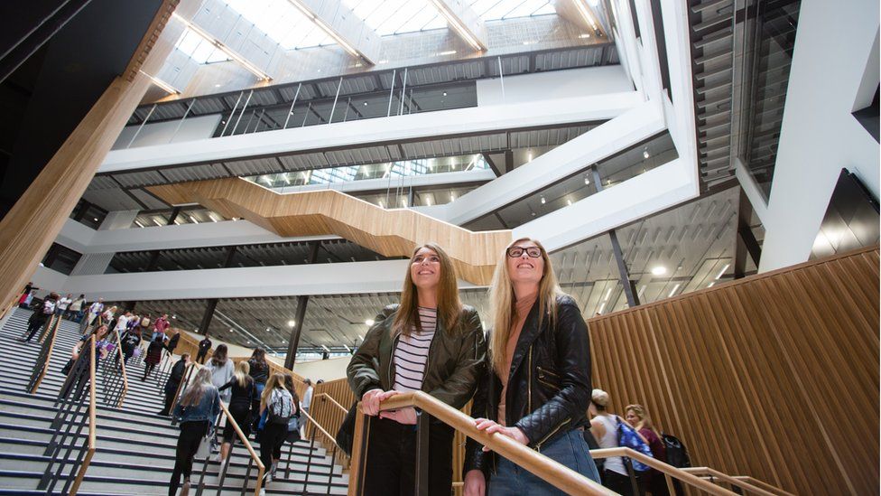 City Of Glasgow Opens New Campus In Centre Of City - BBC News