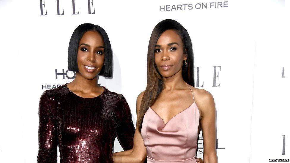 This is a photo of Kelly Rowland and Michelle Williams at an award ceremony