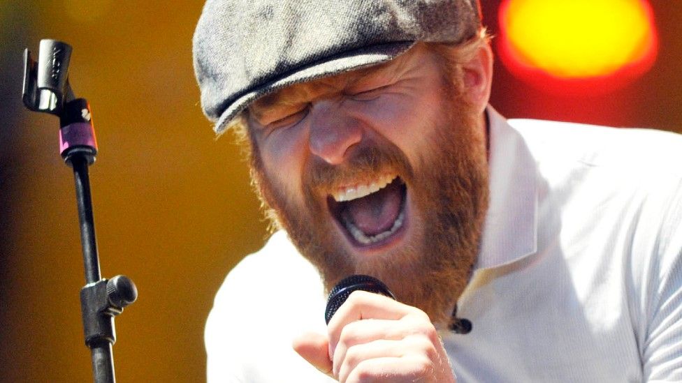 Alex Clare performing at Reading Festival in 2013