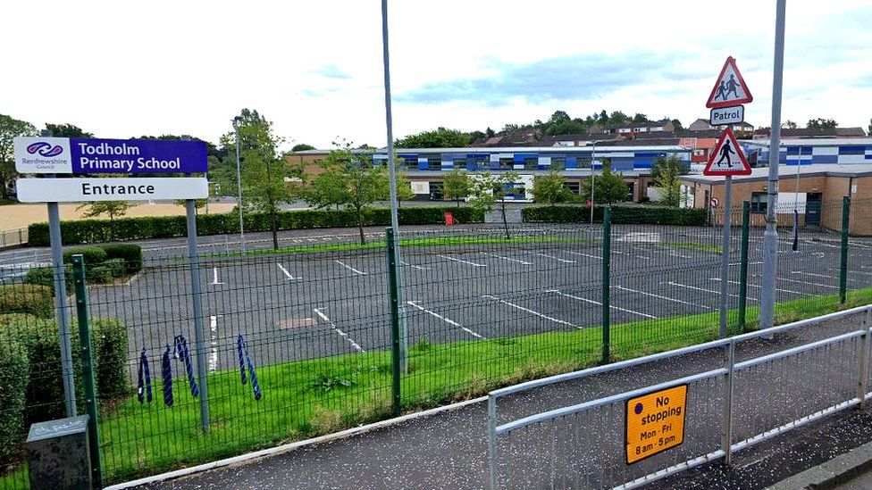 Todholm primary in Paisley